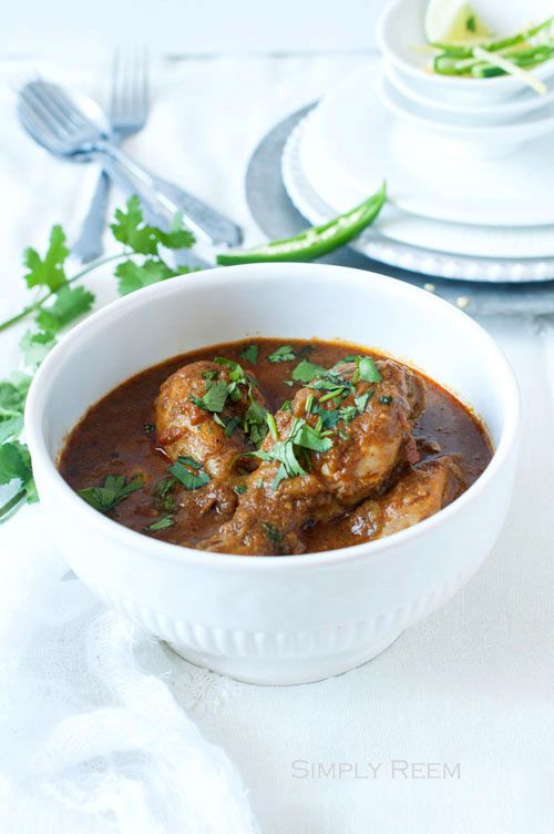 Chicken curry and Indian chicken curry recipe. Easy Indian chicken curry recipe that anyone can make at home. Make a pot of chicken curry now. | rasamalaysia.com
