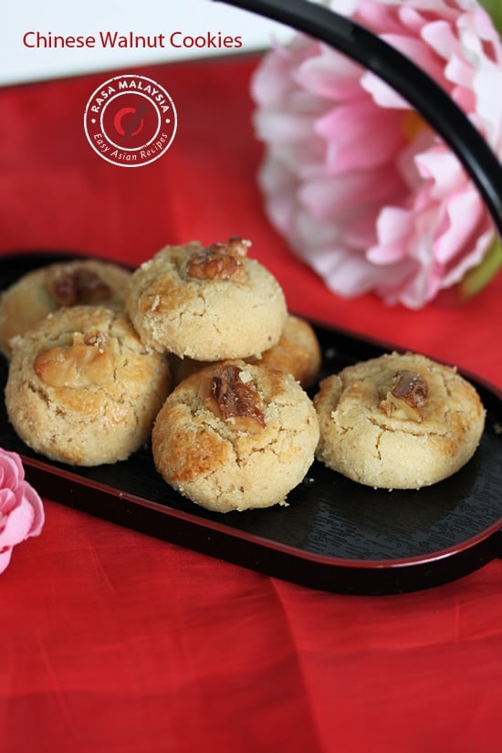 Easy and most delicious melt in your mouth Chinese walnut cookies (核桃酥) recipe.